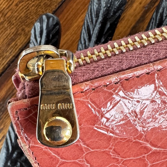 Miu Miu Coral Croc-Embossed Wallet - Picture 2 of 7